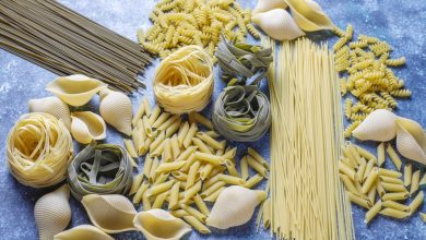 various-types-uncooked-pasta-glucides