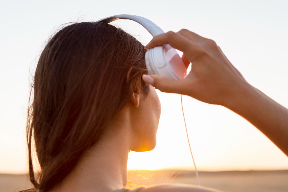 Santé auditive : Les répercussions des acouphènes sur la concentration et l'amour de la musique