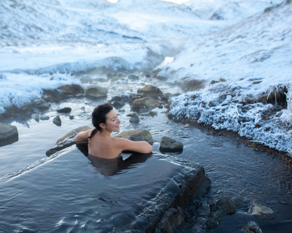 Découvrez les bienfaits revigorants du bain glacé au lac du bouchet en auvergne