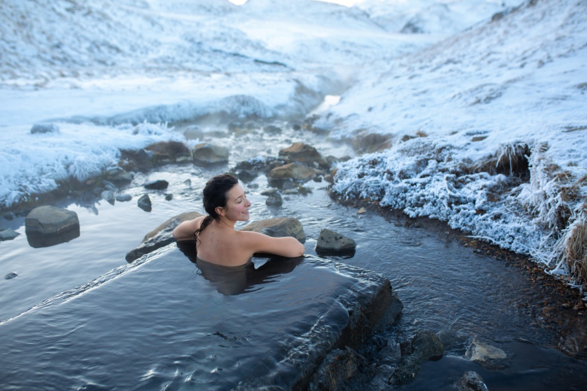 Découvrez les bienfaits revigorants du bain glacé au lac du bouchet en auvergne