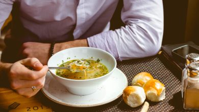 Saine ou à éviter ? Découvrez si dîner exclusivement de la soupe est bon pour la santé !