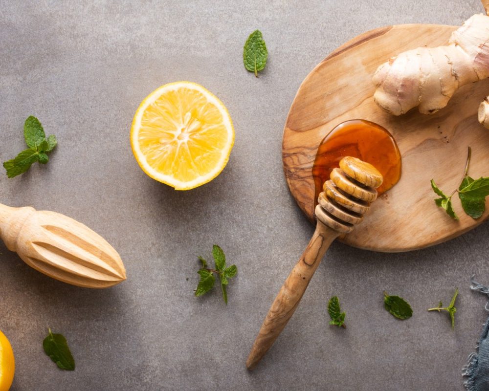 Soulagez la toux persistante avec la recette naturelle d'un médecin urgentiste : miel et citron.